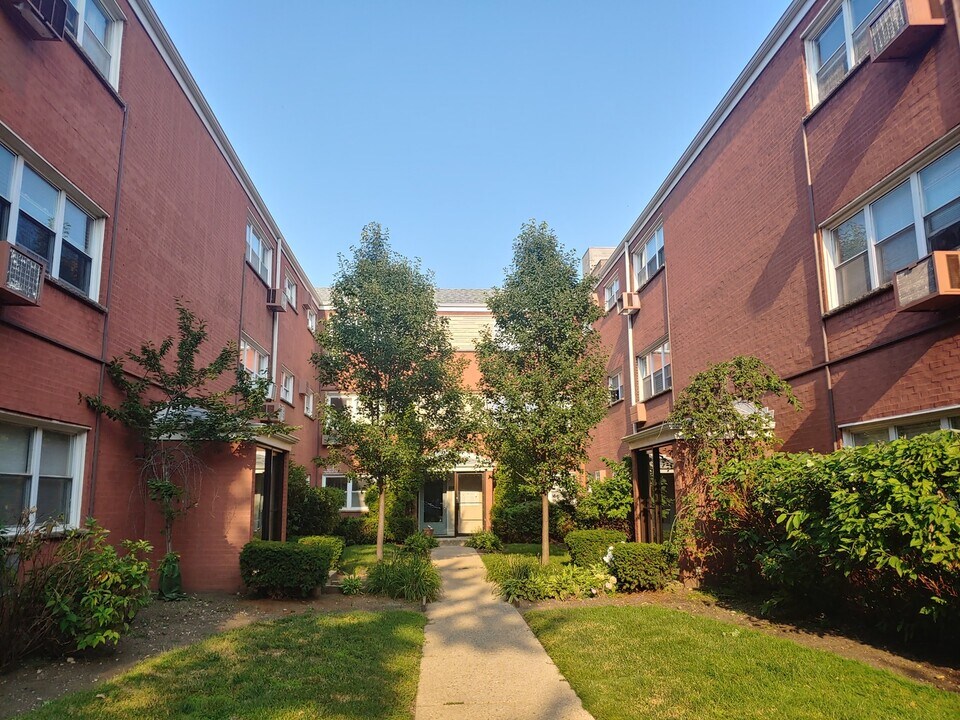 6969 N Ashland Blvd in Chicago, IL - Building Photo