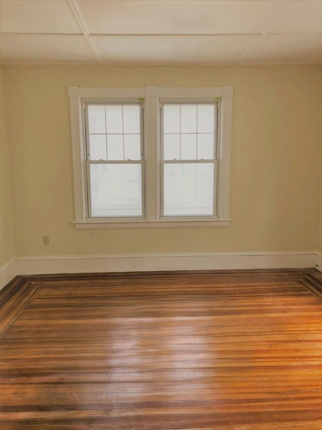 585 Tyler St in Pittsfield, MA - Building Photo - Building Photo