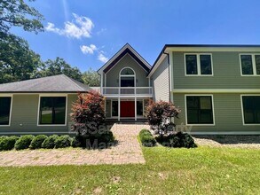136 Wiegand Dr in Cranberry Township, PA - Building Photo - Building Photo