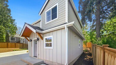 3541 NE 145th St in Lake Forest Park, WA - Building Photo - Building Photo