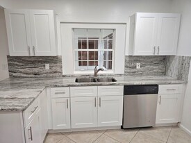 12191 Broadleaf Ct in Wellington, FL - Building Photo