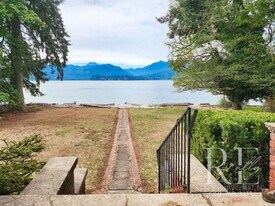 9051 Sunset Ln NW in Seabeck, WA - Building Photo