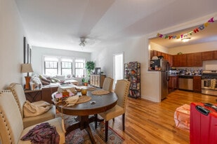 640 W Cornelia Ave, Unit S1 in Chicago, IL - Building Photo