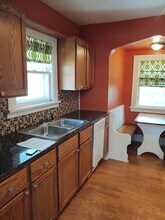 2417 E Ave NE in Cedar Rapids, IA - Building Photo - Building Photo