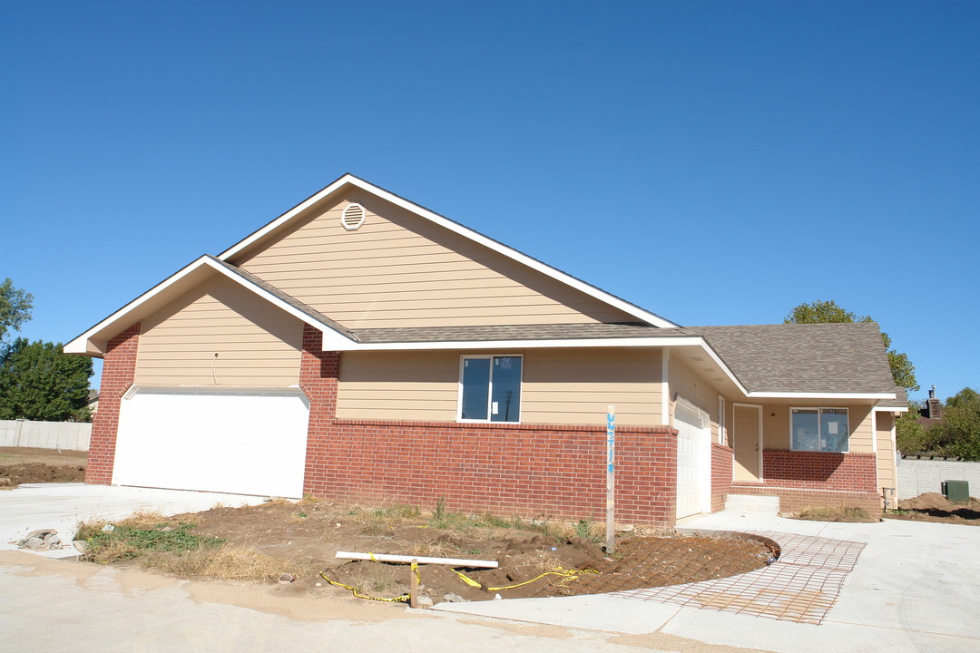 Oak Cliff Estates in Wichita, KS - Foto de edificio