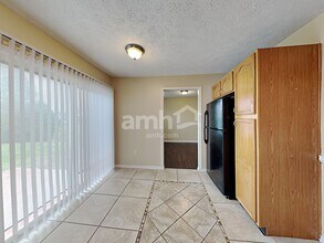 11147 Winterwood Dr in Indianapolis, IN - Foto de edificio - Building Photo