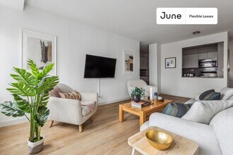 Absolutely ROOM at The Heritage House, Unit 3 in New York, NY - Foto de edificio - Building Photo