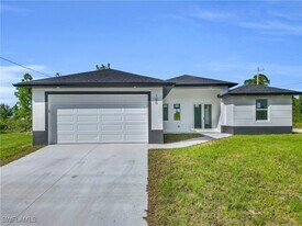 100 W 11th St in Lehigh Acres, FL - Building Photo