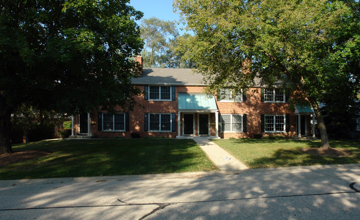 Barrington Townhomes in Barrington, IL - Building Photo