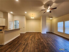 1261 FM306 in Canyon Lake, TX - Foto de edificio - Building Photo