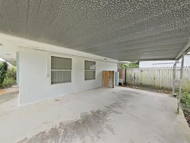 7332 Sealawn Dr in Spring Hill, FL - Building Photo - Building Photo