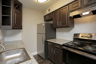 Waterford at Bellmar in Dallas, TX - Building Photo