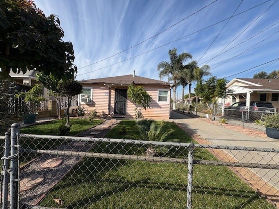7931 Wilcox Ave in Bell Gardens, CA - Building Photo