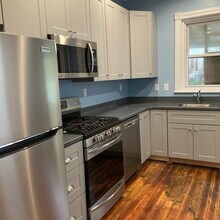 5271 Ridge Ave in Philadelphia, PA - Foto de edificio - Building Photo