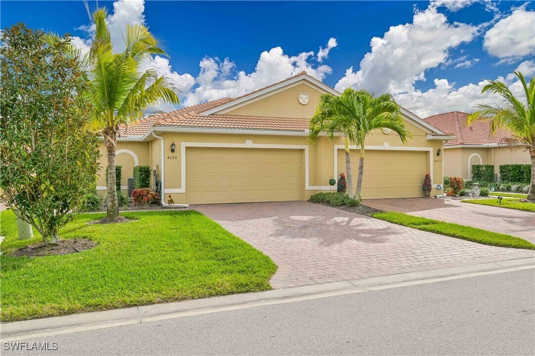 4226 Dutchess Park Rd in Ft. Myers, FL - Building Photo