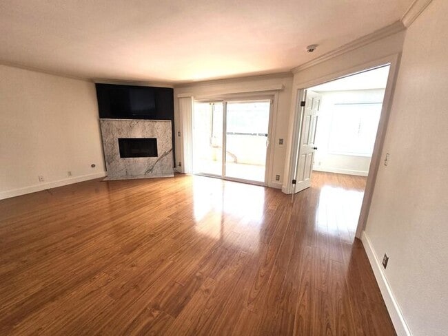 8880 Villa La Jolla Dr