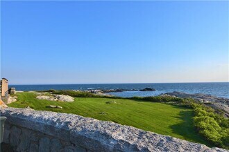 61 Ledge Rd in Newport, RI - Building Photo - Building Photo