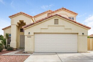 5203 W Kristal Way in Glendale, AZ - Building Photo