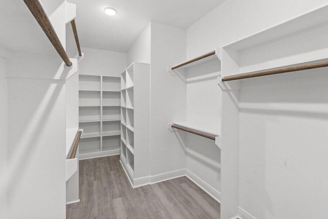 2718 McGowen St in Houston, TX - Building Photo