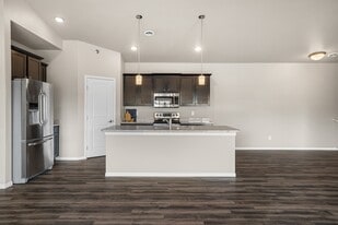 Shadow Crest - Luxury Townhomes in Fargo, ND - Building Photo