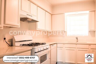 1906 Dave Ward Dr in Conway, AR - Building Photo - Building Photo