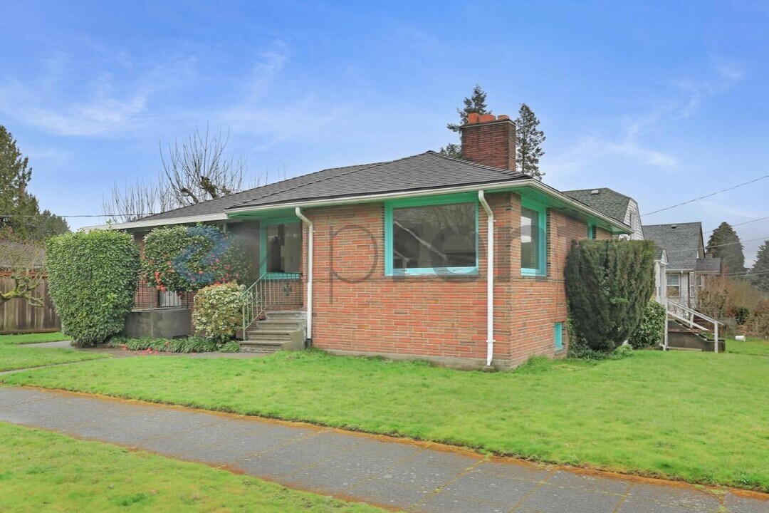 1920 S Bayview St in Seattle, WA - Building Photo