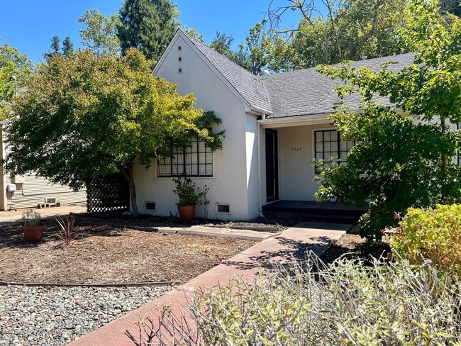 property at 2632-2640 Sutterville Rd