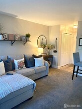268 Crosspointe Dr in East Brunswick, NJ - Building Photo - Building Photo