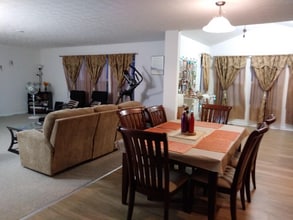 270 McElhinny Ln in Lewis Center, OH - Foto de edificio - Building Photo