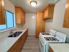 15247 Acre St in Los Angeles, CA - Foto de edificio - Building Photo