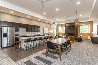 The Reserve at City's Edge in Davenport, IA - Foto de edificio - Interior Photo