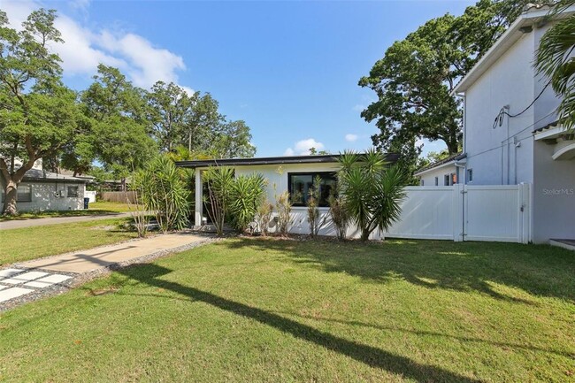 3131 W Fielder St in Tampa, FL - Building Photo - Building Photo