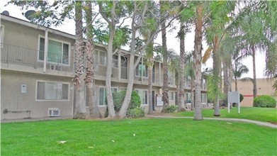 Cascade Palms Apartments in Rialto, CA - Building Photo - Building Photo