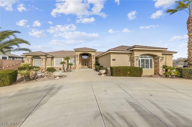 property at 200 W Desert Rose Dr