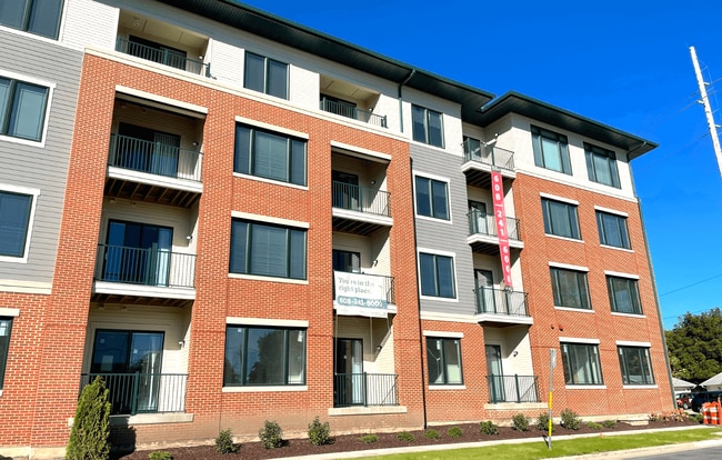 The Madisonian Senior Apartments in Madison, WI - Building Photo - Building Photo