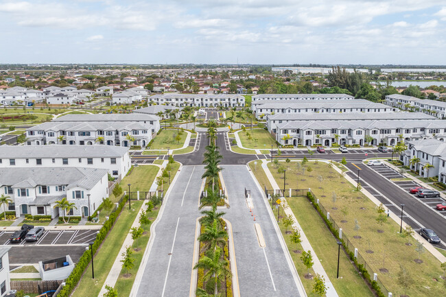 Pine Vista in Homestead, FL - Building Photo - Building Photo