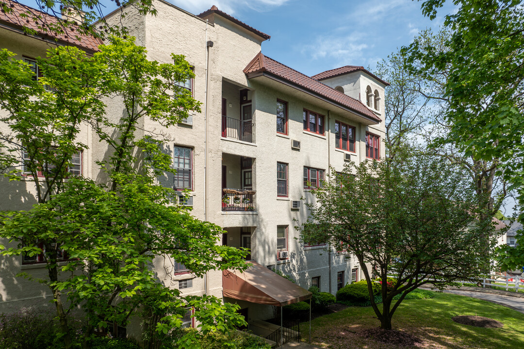 Elkins Court Condominiums in Elkins Park, PA - Building Photo