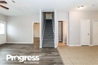 12027 Fairquarter Ln in Pinehurst, TX - Foto de edificio - Building Photo