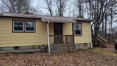 41 Warbler Ln in Whittier, NC - Building Photo - Building Photo