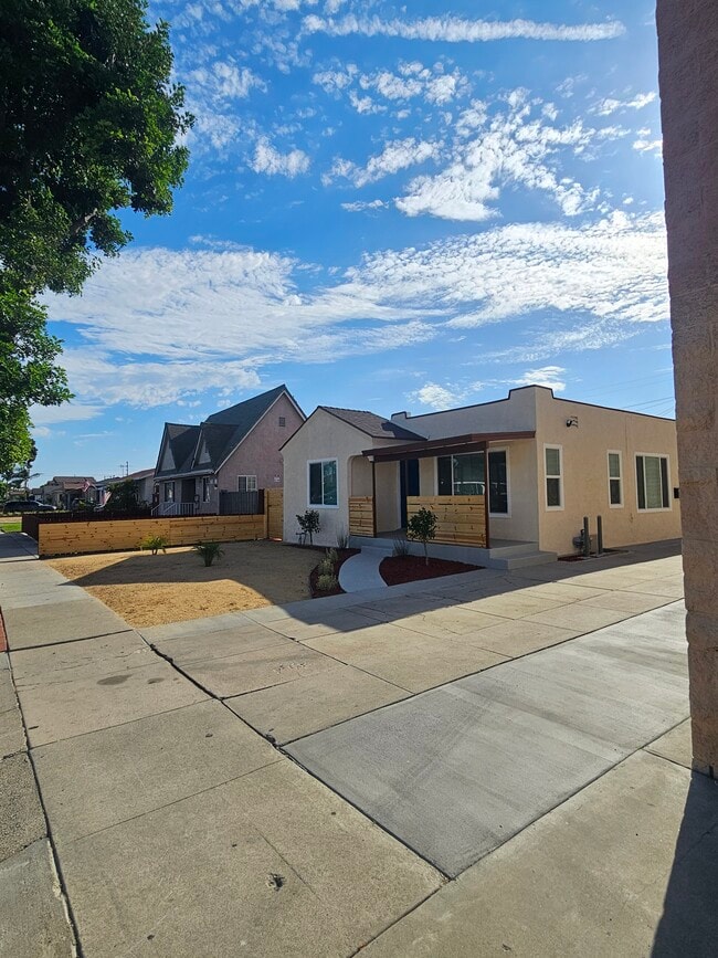 10003 San Juan Ave in South Gate, CA - Building Photo - Building Photo