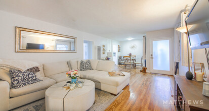 913 Manhattan Beach Blvd in Manhattan Beach, CA - Building Photo - Interior Photo