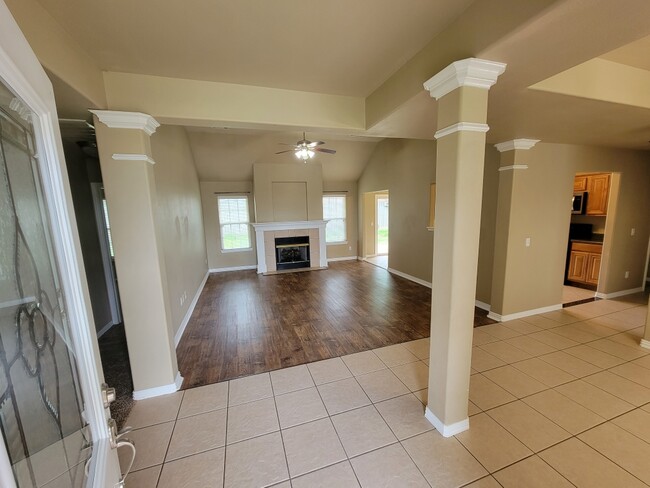 1303 E Ken Leach Ct in Siloam Springs, AR - Building Photo - Building Photo