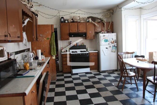 8 Greylock Rd, Unit 1 in Boston, MA - Building Photo - Building Photo