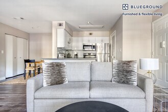 355 N Wolfe Rd in Sunnyvale, CA - Building Photo - Building Photo