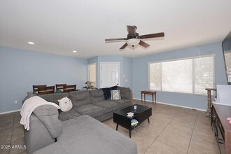 4805 E Kachina Trail in Phoenix, AZ - Foto de edificio - Building Photo