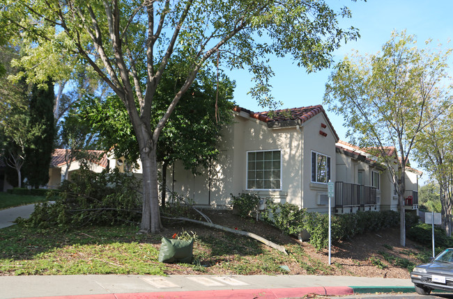 Pinole Grove Senior Housing in Pinole, CA - Foto de edificio - Building Photo