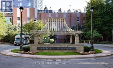 350 Princess Royal Dr in Mississauga, ON - Building Photo - Building Photo