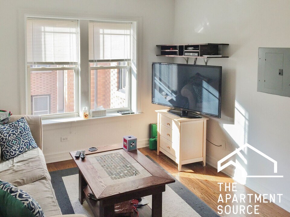 3818 N Sheffield Ave, Unit 3W in Chicago, IL - Building Photo