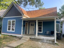 820 W Kirkwood Ave, Unit 1 in Bloomington, IN - Building Photo