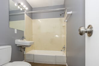 Hilton Arms in Columbus, OH - Building Photo - Interior Photo